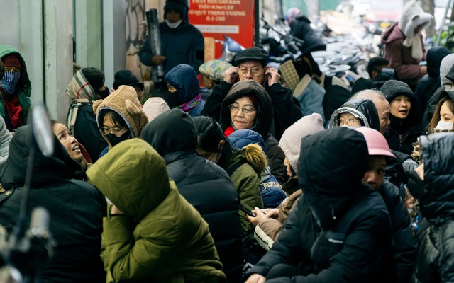 Ảnh, clip: Hà Nội chìm trong những ngày lạnh nhất từ đầu Đông