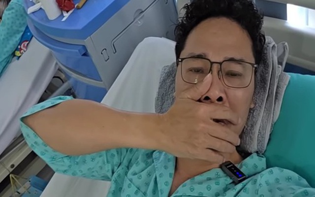 Nam ca sĩ nhập viện: Bật khóc ra thông báo khẩn