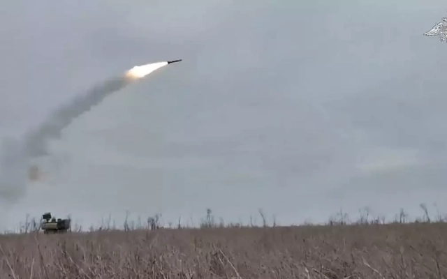 Đòn tập kích phá hủy hệ thống RAK-SA-12, 'quái vật' phòng không Tor-MU khai hỏa