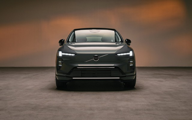 Hãng xe "an toàn nhất" ra mắt xe điện đầu tiên trên thế giới có AI Google Gemini, chạy 810 km/sạc