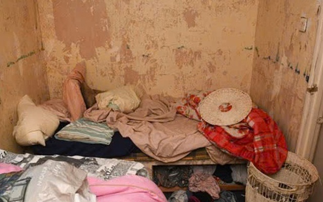 Người phụ nữ bị nhốt như nô lệ 25 năm trong căn phòng bẩn thỉu, manh mối giải cứu chính là mẩu giấy
