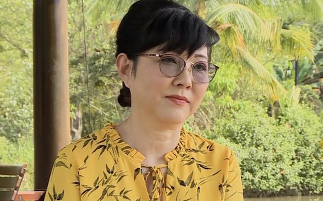 Nữ nghệ sĩ chia tay bạn trai 20 năm, đi diễn ở Mỹ thì gặp chồng