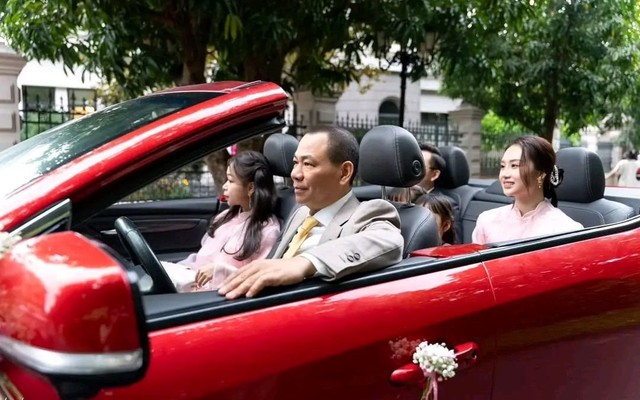 Mãn nhãn dàn xe VinFast độc bản trong đám cưới Minh Hoàng: Tỷ phú Phạm Nhật Vượng đích thân cầm lái