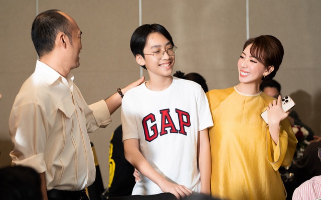 Thu Trang Tiến Luật khoe con trai 13 tuổi rưỡi cao 1,78m, thông thạo 3 ngoại ngữ