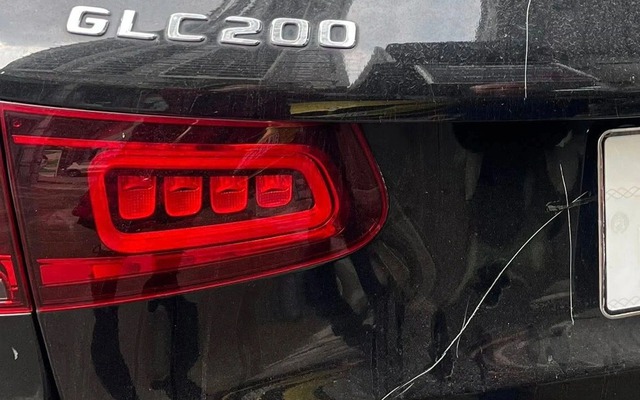 Vụ Mercedes đỗ ở vỉa hè Hà Nội bị đập gương, cào xước: Người phá xe xin tha thứ, bồi thường