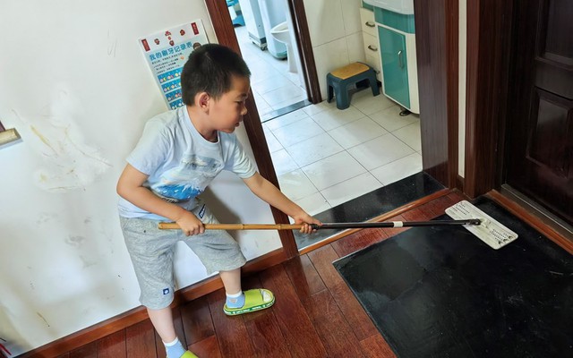 Nghiên cứu suốt 20 năm: Đứa trẻ biết làm việc nhà từ sớm thường có tương lai tài chính vững vàng nhất!