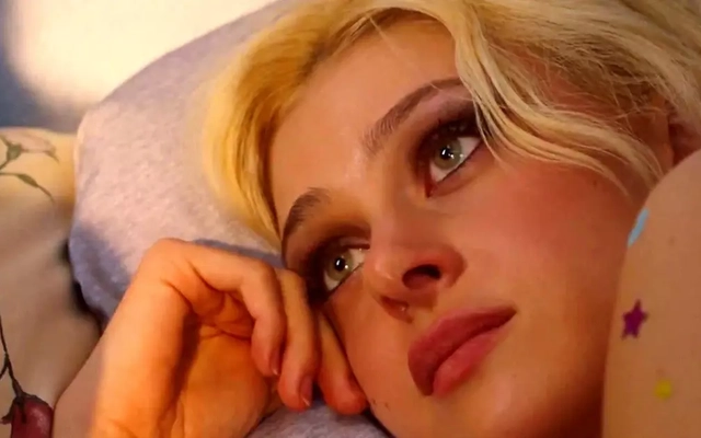 Phim của con dâu Beckham ngập cảnh 18+