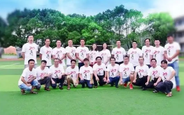 U50 đi họp lớp sau 20 năm tốt nghiệp, tôi phát hiện khoảng cách giàu nghèo giữa những người bạn cũ cùng tuổi đều bắt nguồn từ 3 điều này