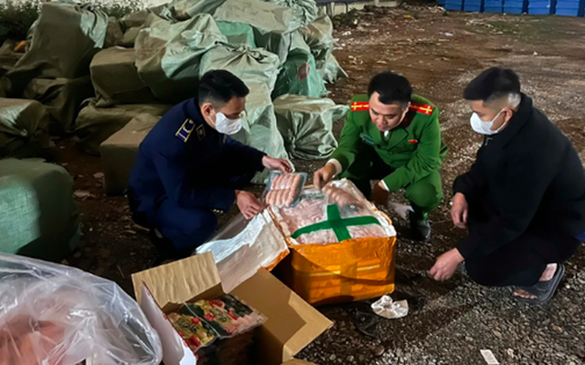 Phát hiện hơn 10 tấn thực phẩm nhập khẩu trôi nổi đang trên đường tiêu thụ