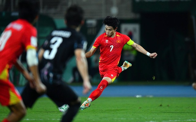 "Bóng đá Việt Nam sau nhiều thập kỉ mới có cầu thủ hiếm như Đình Bắc!"