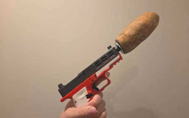 Chuyện thật như đùa tại Mỹ: Củ khoai tây được chính phủ cấp phép trở thành nòng giảm thanh súng 9mm