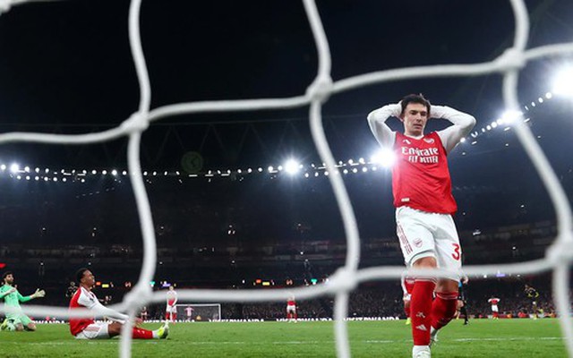 "Tội đồ" của Arsenal trong trận thua đau MU, fan "nổi trận lôi đình" hết chịu nổi rồi
