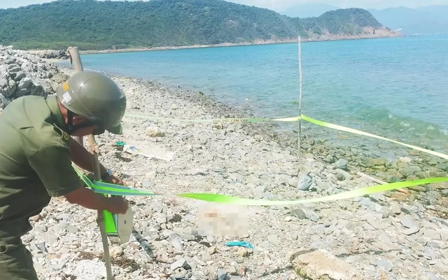 Phát hiện đoạn chân người trôi dạt vào bãi biển ở Khánh Hòa