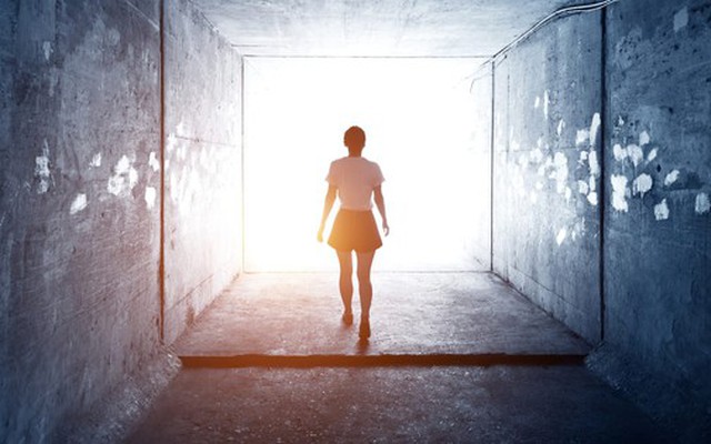 Chết lâm sàng trong 1 phút, người phụ nữ thốt lên về "thế giới bên kia": "Thật điên rồ"