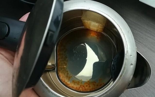 10 năm dùng ấm siêu tốc chưa bao giờ thấy cảnh tượng này, phúc 7 đời phát hiện ra sớm