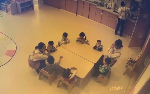 Camera lớp mầm non vô tình bắt trọn một khoảnh khắc không ai ngờ tới