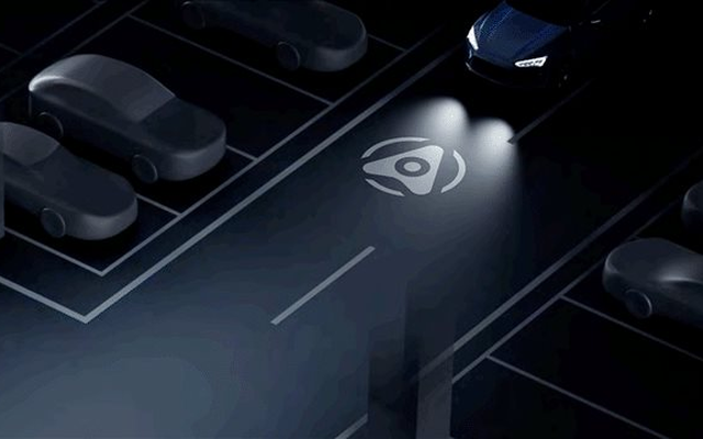 Các 'pháp sư phương Bắc' lại vừa 'làm phép': Giúp chủ xe đang ngồi ở Việt Nam vẫn điều khiển được xe ở tận Trung Quốc tự tìm chỗ đỗ