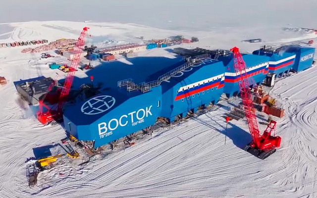 Nga sở hữu căn cứ ở nơi con người khó có thể sinh tồn, riêng vận chuyển vật liệu phải dùng tàu phá băng