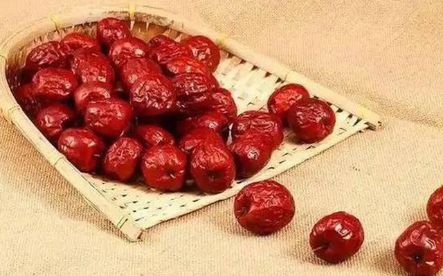 Một lần nữa táo đỏ lại gây chú ý: Bác sĩ chỉ ra 5 lợi ích sức khỏe rõ rệt khi ăn thường xuyên