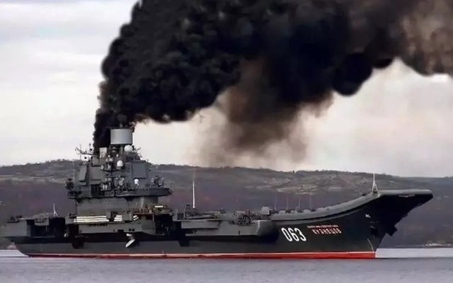 'Tàu Đô đốc Kuznetsov là một đống sắt bốc khói'