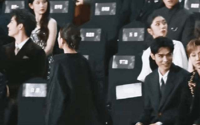 Bộ mặt thật của 1 mỹ nhân hạng A: Ép bạn diễn chia tay người yêu, sơ hở là quấy rối nghe mà hãi