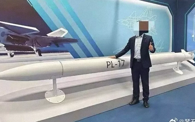 Tên lửa không đối không nguy hiểm nhất PL-17 chính thức được trình diễn