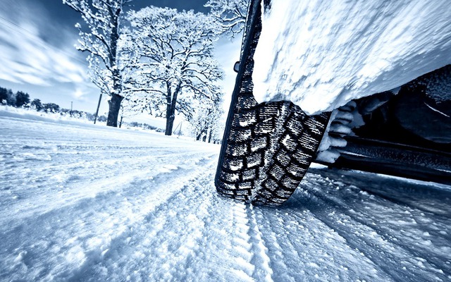 Thói quen gây hại khi lái xe vào mùa đông lạnh