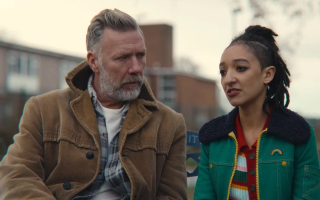 Xem phim Sex Education, tôi sốc tột độ khi con đề nghị: "Bố mẹ hãy ly hôn đi, con mệt mỏi lắm rồi!"