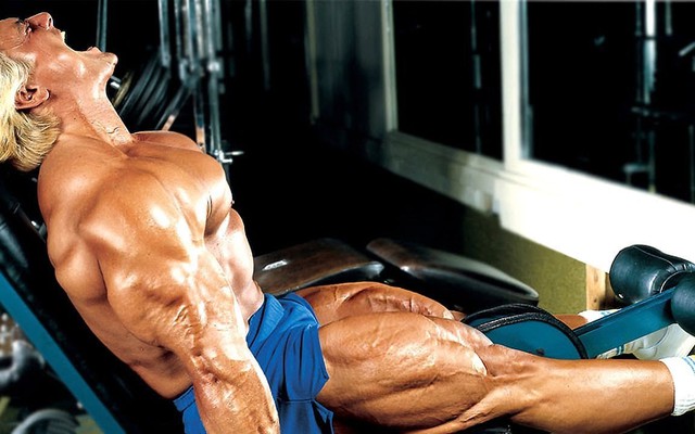 "Quái vật thể hình" sở hữu đôi chân khiến cả tất cả phải sợ hãi