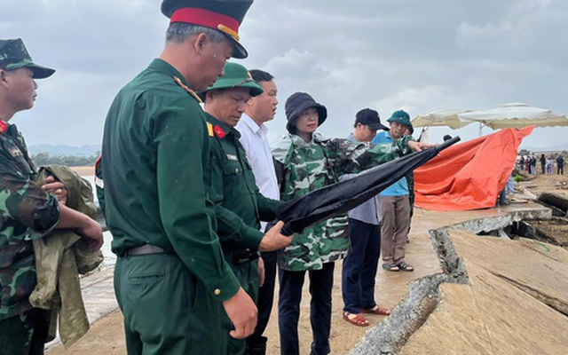 Điều tra vụ sập bờ kè khiến 4 người tử vong