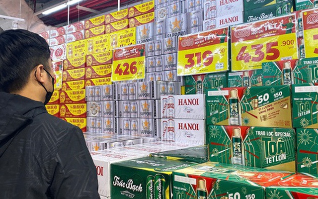 Bia Tết giảm giá sớm, ế khách dù bốc thăm tặng tiền, vé xem Word Cup 2026