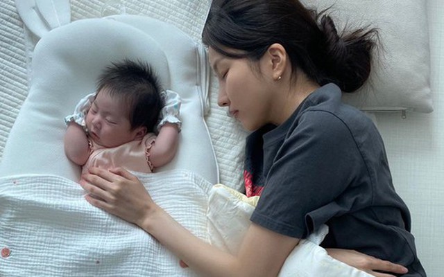 Sợ tôi trầm cảm sau sinh, mỗi tối cứ đến 11 giờ mẹ chồng lại âm thầm làm việc này