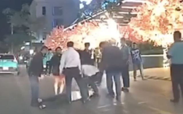 Hé lộ nguyên nhân tài xế bị đấm gục ở Gold Coast Nha Trang