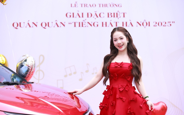 Quán quân Đào Lê Phương Chi nhận giải thưởng "khủng"