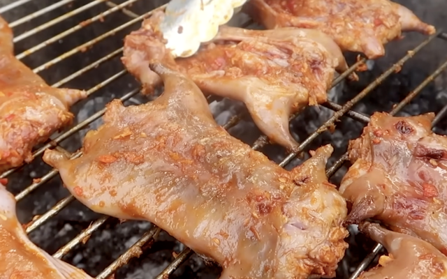 Món thịt miền Tây nghe tên đã hết hồn, cho tiền không dám ăn nhưng ai không biết tên thì lại khen lấy khen để