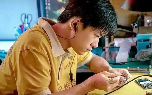 Gửi về nhà 33 triệu/tháng, người con chết lặng phát hiện sự thật về khoản tiền hơn 1,1 tỷ đồng trong suốt 3 năm