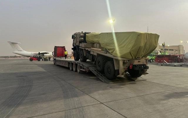 Đưa hệ thống MLRS bí ẩn đến Saudi Arabia