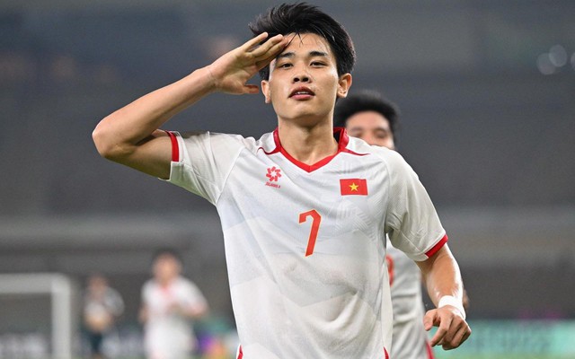 Vượt xa 2 ngôi sao Trung Quốc, Đình Bắc chính thức giành cú đúp giải thưởng tại giải châu Á