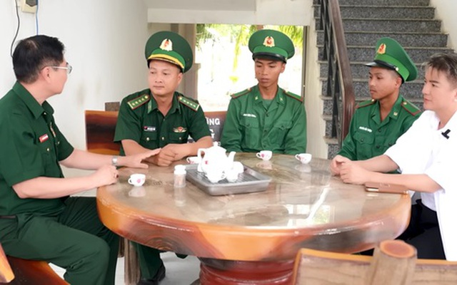 Đàm Vĩnh Hưng tới Đồn biên phòng sát biên giới Campuchia, xúc động nói 1 điều