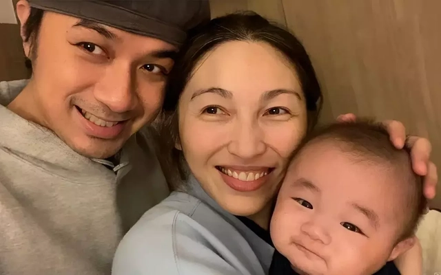 Tranh luận vợ Cổ Cự Cơ sinh con ở tuổi 57