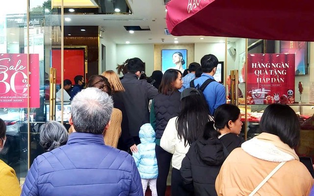 Chuyện lạ ở Bảo Tín Mạnh Hải: Người dân nô nức ra tiệm vàng làm một việc, chấp nhận "lời hẹn" 90 ngày