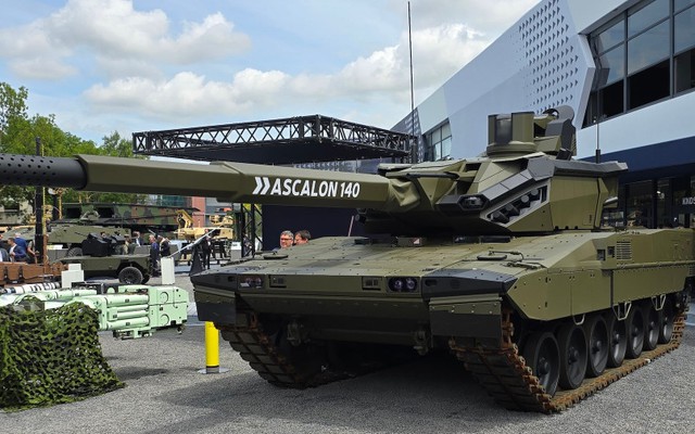 Đầu tư 150 triệu euro để phát triển xe tăng và pháo phản lực mới