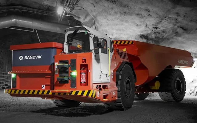 Phát hiện 10 xe tải 50 tấn không người lái, không tiếng động, di chuyển như xe F1, âm thầm khai thác kho báu 62 nghìn tỷ đồng