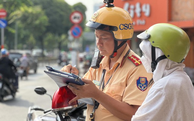 Không phải người dân nào cũng biết: Đi xe quá chậm cũng bị phạt tới tiền triệu