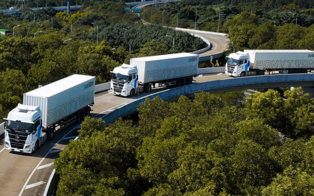 Chưa từng có trên thế giới: Trung Quốc sản xuất hàng loạt công nghệ 1 người lái 5 ô tô, giúp giảm 29% phí vận chuyển, tăng lợi nhuận đến 195%