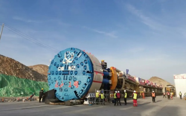 Phát hiện cỗ máy 'quái vật' dài 100 mét, nặng 1.300 tấn âm thầm di chuyển dưới lòng đất sâu 452 mét, hiện thực hóa tham vọng chưa từng có trên thế giới của Trung Quốc