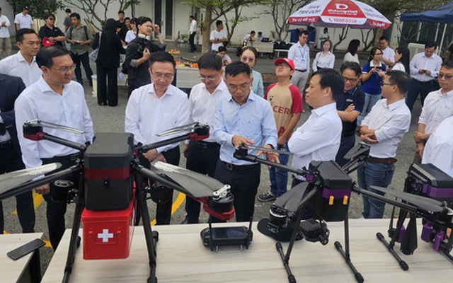 Drone gia nhập cuộc đua giao hàng