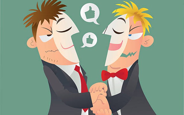 Nhìn 8 dấu hiệu này, 'đọc vị' ngay người sống 'hai mặt' đang ở rất gần mình