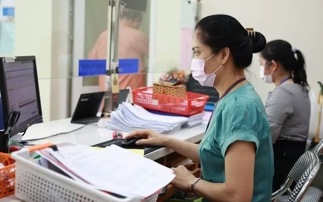 Bộ Nội vụ đang trình Chính phủ sửa đổi chế độ tiền lương với cán bộ, công chức, viên chức