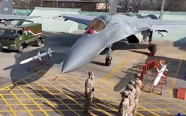 Trung Quốc cho 'nghỉ hưu' dàn tiêm kích J-11A nguồn gốc từ Nga